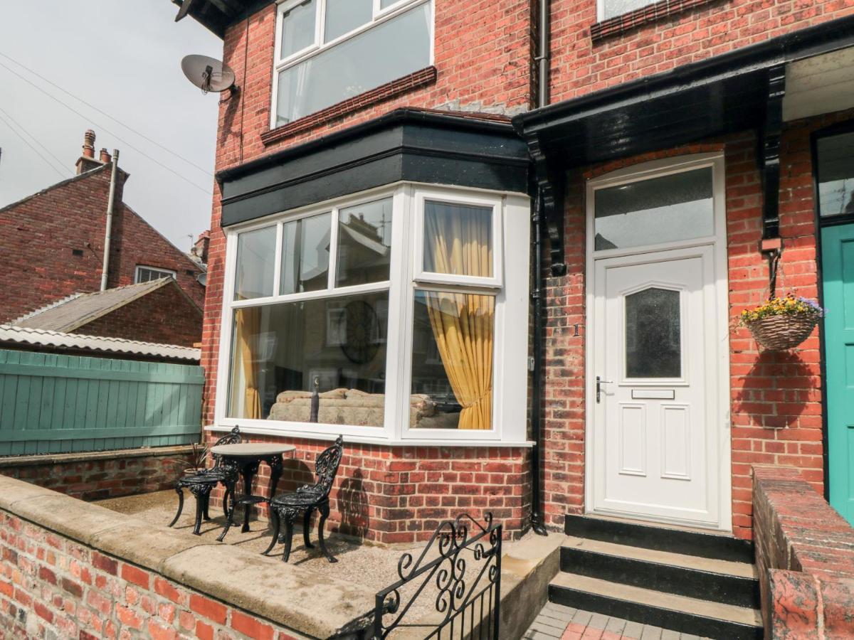 The Robins Villa Filey Bagian luar foto