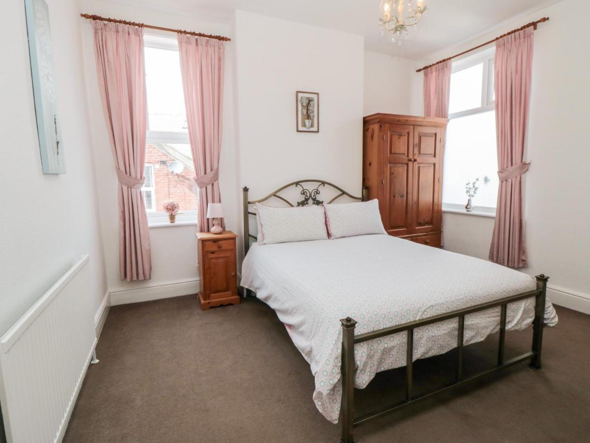 The Robins Villa Filey Bagian luar foto
