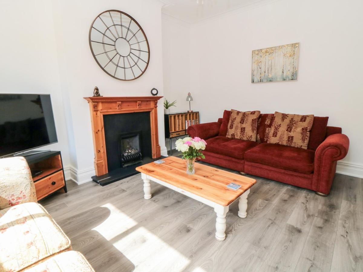 The Robins Villa Filey Bagian luar foto